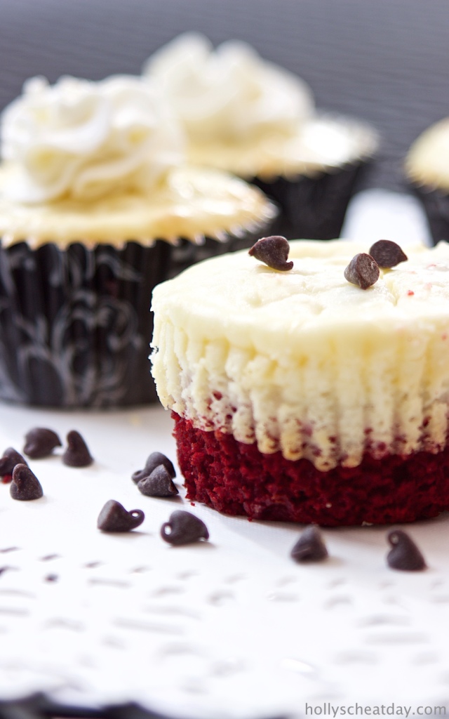 mini-chocolate-chip-cheesecakes-red-velvet-bottoms | hollyscheatday.com
