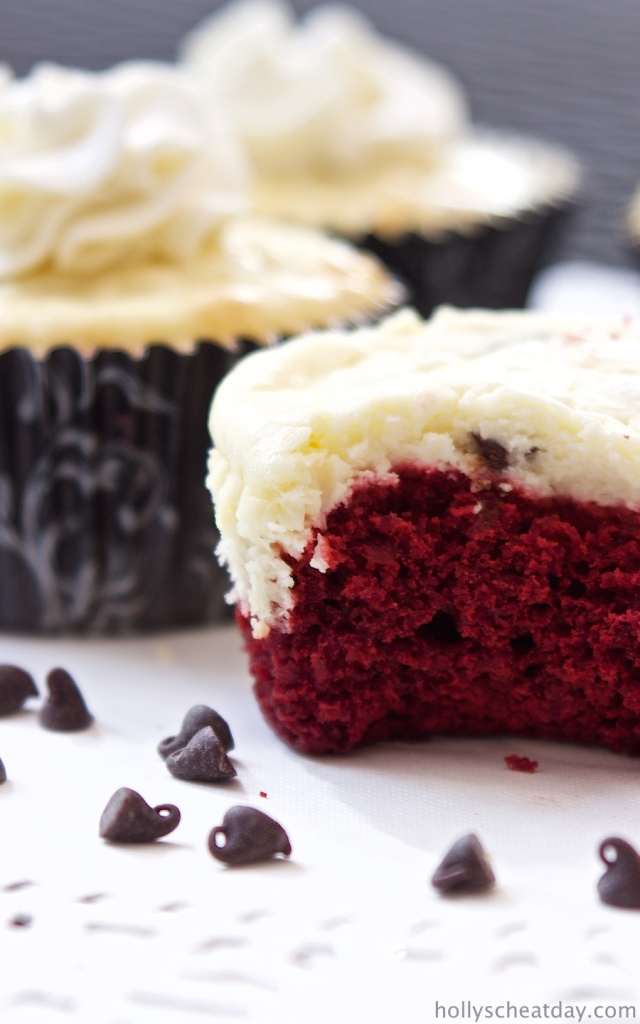mini-chocolate-chip-cheesecakes-red-velvet-bottoms  | hollyscheatday.com