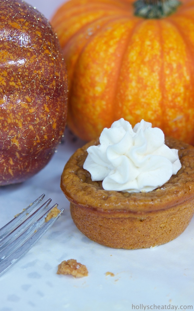 pumpkin-pie-cupcakes |hollyscheatday.com