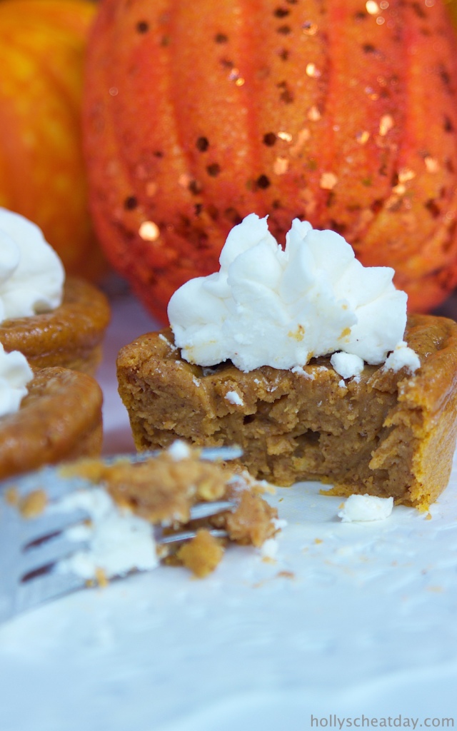 pumpkin-pie-cupcakes |  hollyscheatday.com
