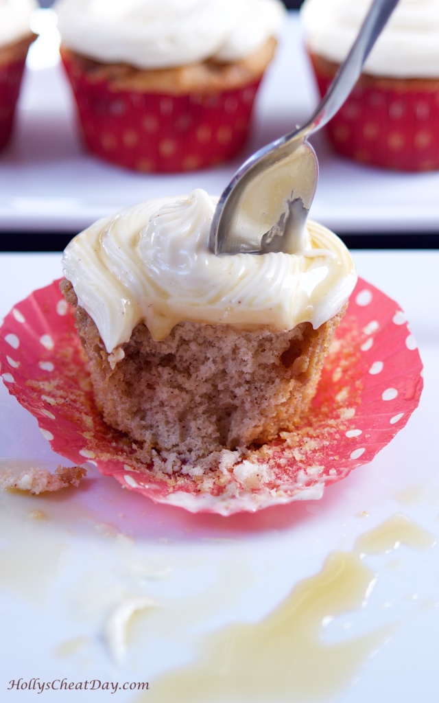 french-toast-crunch-cupcakes | HollysCheatDay.com