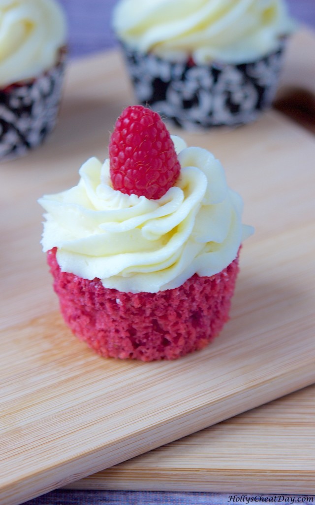 raspberry-cupcake-white-chocolate | HollysCheatDay.com