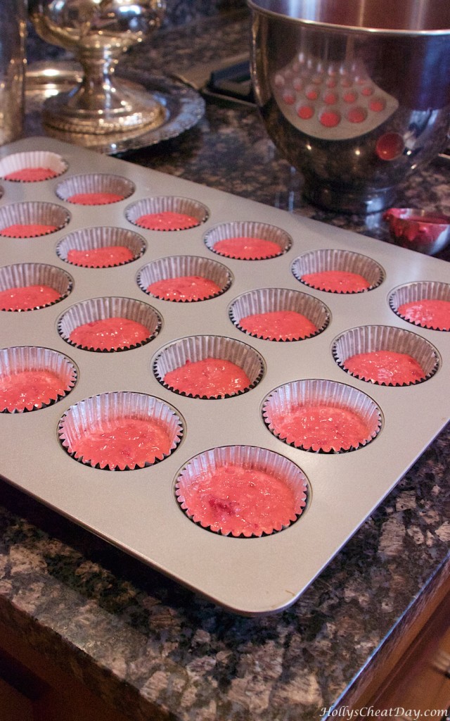 raspberry-cupcakes-white-chocolate | HollysCheatDay.com