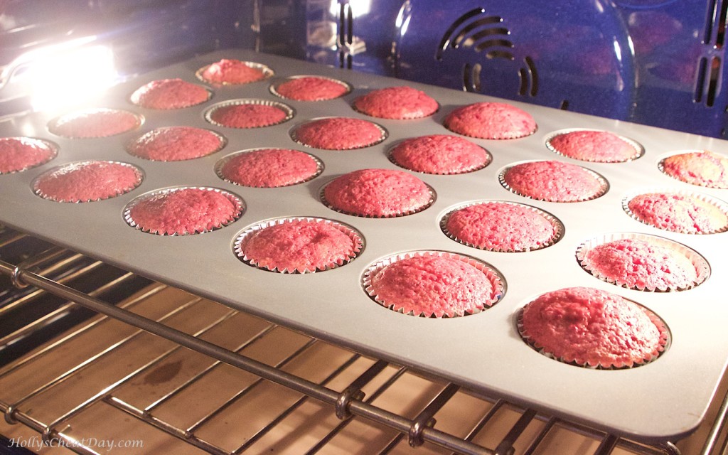 raspberry-cupcakes-white-chocolate | HollysCheatDay.com