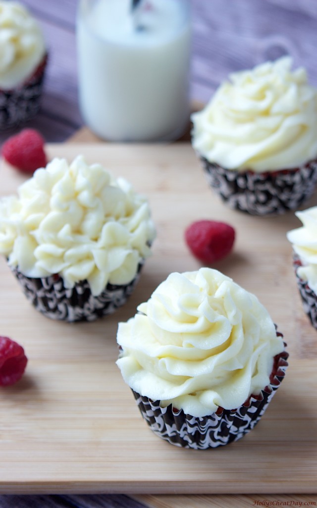 raspberry-cupcakes-white-chocolate| HollysCheatDay.com