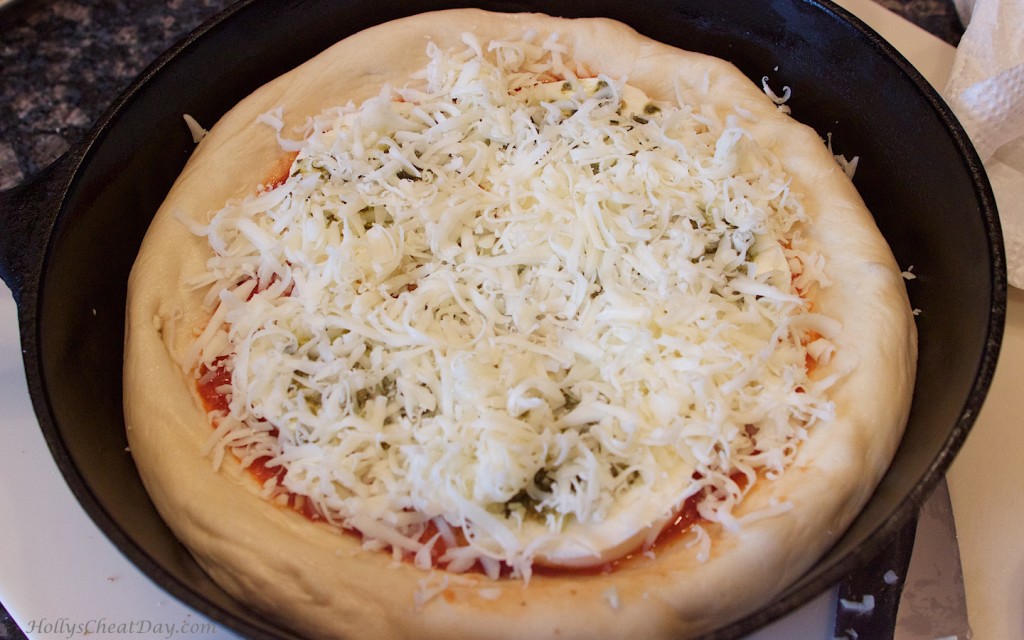Easy-Skillet-Pizza| HollysCheatDay.com