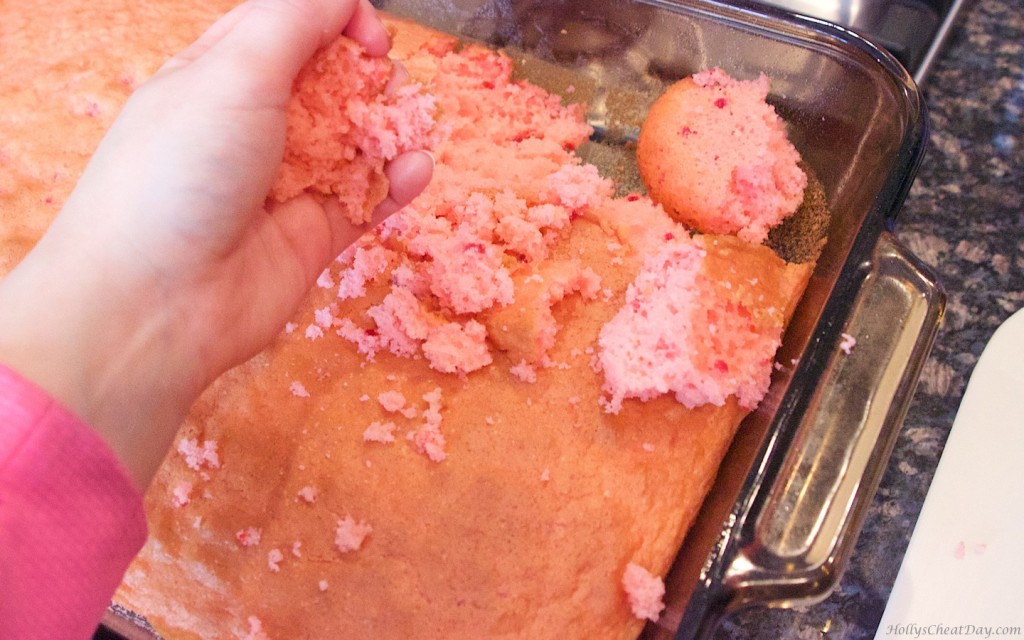 strawberry-cake-truffles| HollysCheatDay.com