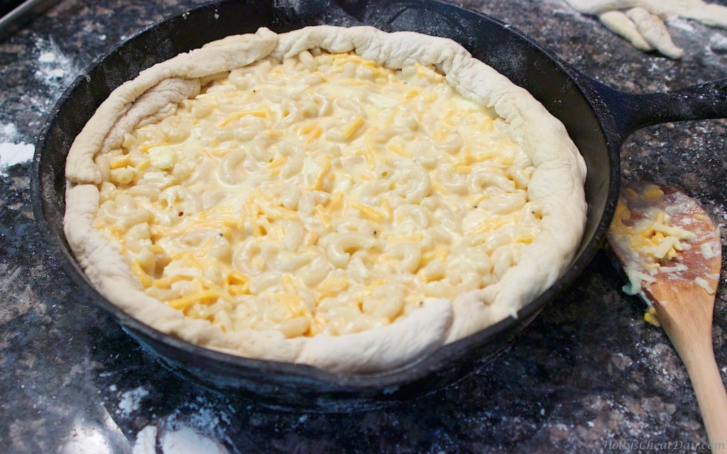 mac-n-cheese-pizza-pie| HollysCheatDay.com