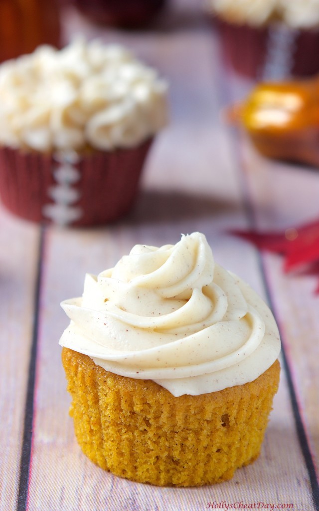 easy-pumpkin-cupcakes-cinnamon-cream-cheese-frosting| HollysCheatDay.com