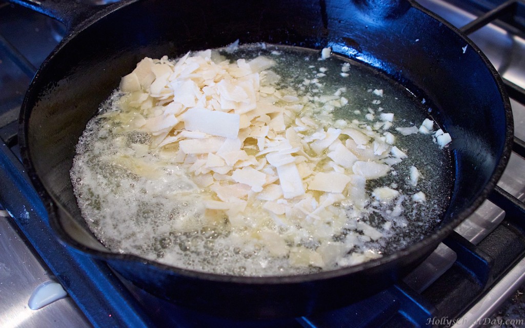 skillet-garlic-cheesy-bread-bites| HollysCheatDay.com
