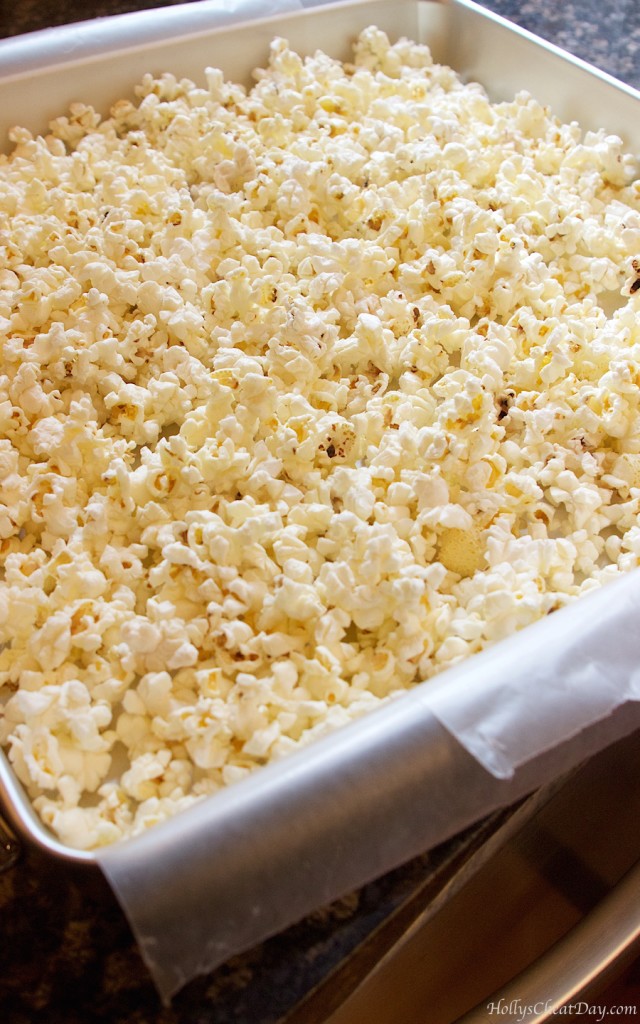 easy-caramel-popcorn| HollysCheatDay.com