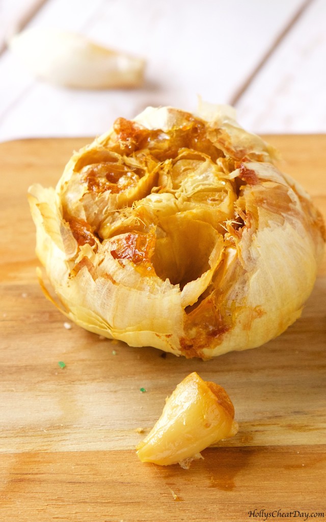 how-to-series-roast-garlic| HollysCheatDay.com