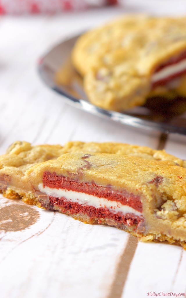 red-velvet-oreo-stuffed-chocolate-chip-cookies| HollysCheatDay.com