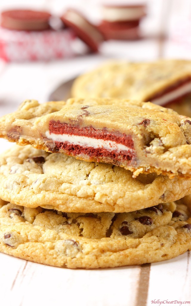 red-velvet-oreo-stuffed-chocolate-chip-cookies| HollysCheatDay.com