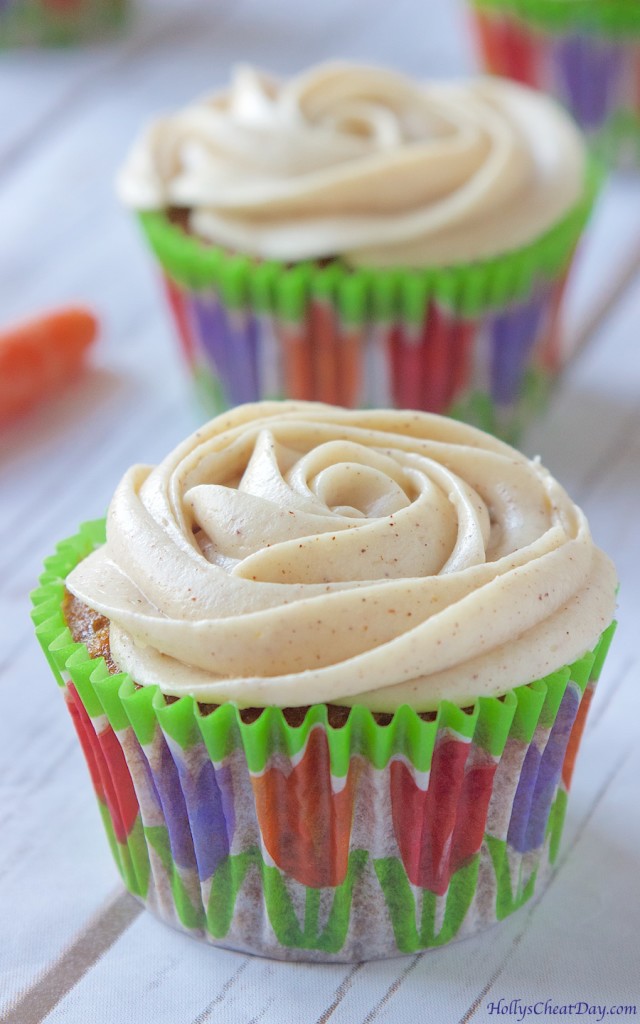 carrot-cupcakes-cinna-brown-sugar-cream-cheese-frosting| HollysCheatDay.com