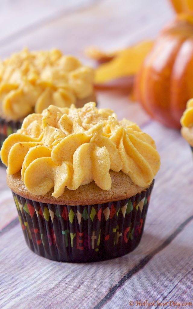 spiced-cupcakes-with-pumpkin-cream-cheese-frosting | hollyscheatday-com