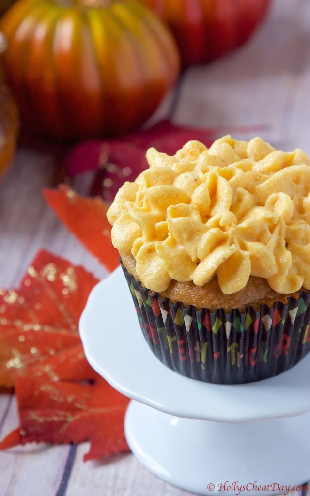 spiced-cupcakes-with-pumpkin-cream-cheese-frosting | hollyscheatday-com