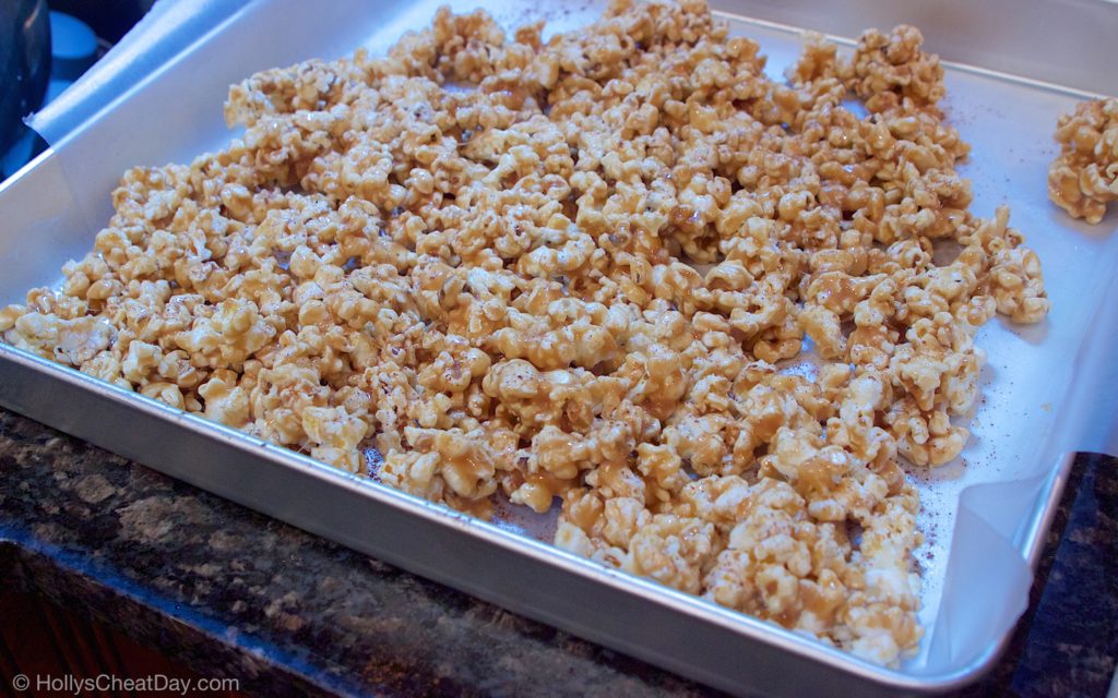 cinnamon-crunch-popcorn | hollyscheatday-com